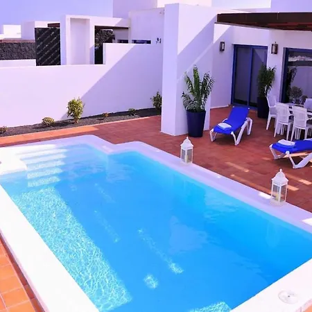 Playa Blanca Sleeps 6 Pool Wifi T691300 *