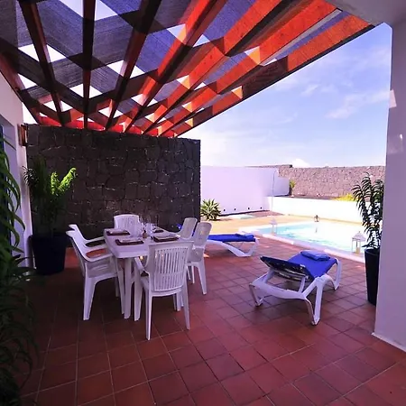 Playa Blanca Sleeps 6 Pool Wifi T691300 Βίλα