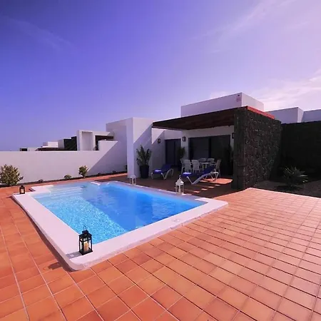 Playa Blanca Sleeps 6 Pool Wifi T691300